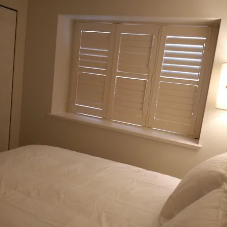 Marpole Guest House-3