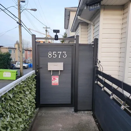 Marpole Guest House-2